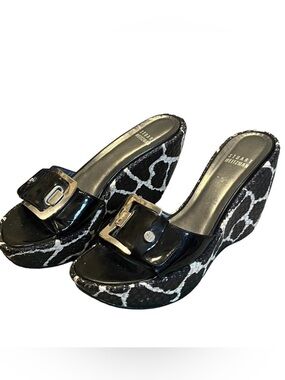 STUART WEITZMAN, Platform Wedge Giraffe Print, Size 7 1/2
1.5” platform/4" wedge